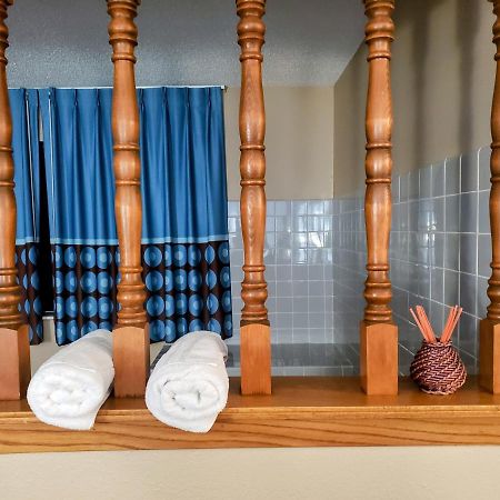 ซูเปอร์ 8 บาย วินด์แฮม ชาริตัน Hotel Chariton ภายนอก รูปภาพ