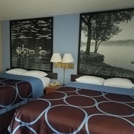 ซูเปอร์ 8 บาย วินด์แฮม ชาริตัน Hotel Chariton ภายนอก รูปภาพ