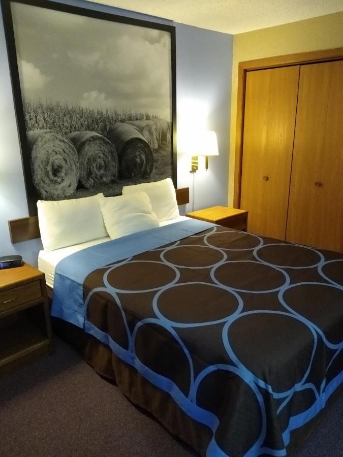 ซูเปอร์ 8 บาย วินด์แฮม ชาริตัน Hotel Chariton ภายนอก รูปภาพ