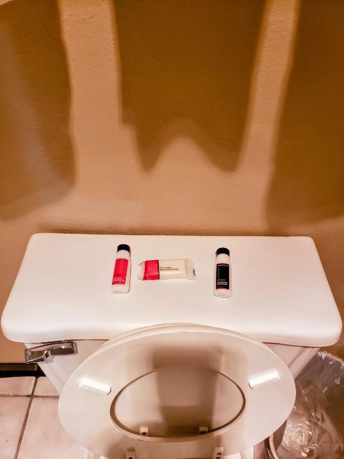 ซูเปอร์ 8 บาย วินด์แฮม ชาริตัน Hotel Chariton ภายนอก รูปภาพ