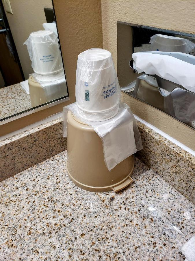 ซูเปอร์ 8 บาย วินด์แฮม ชาริตัน Hotel Chariton ภายนอก รูปภาพ