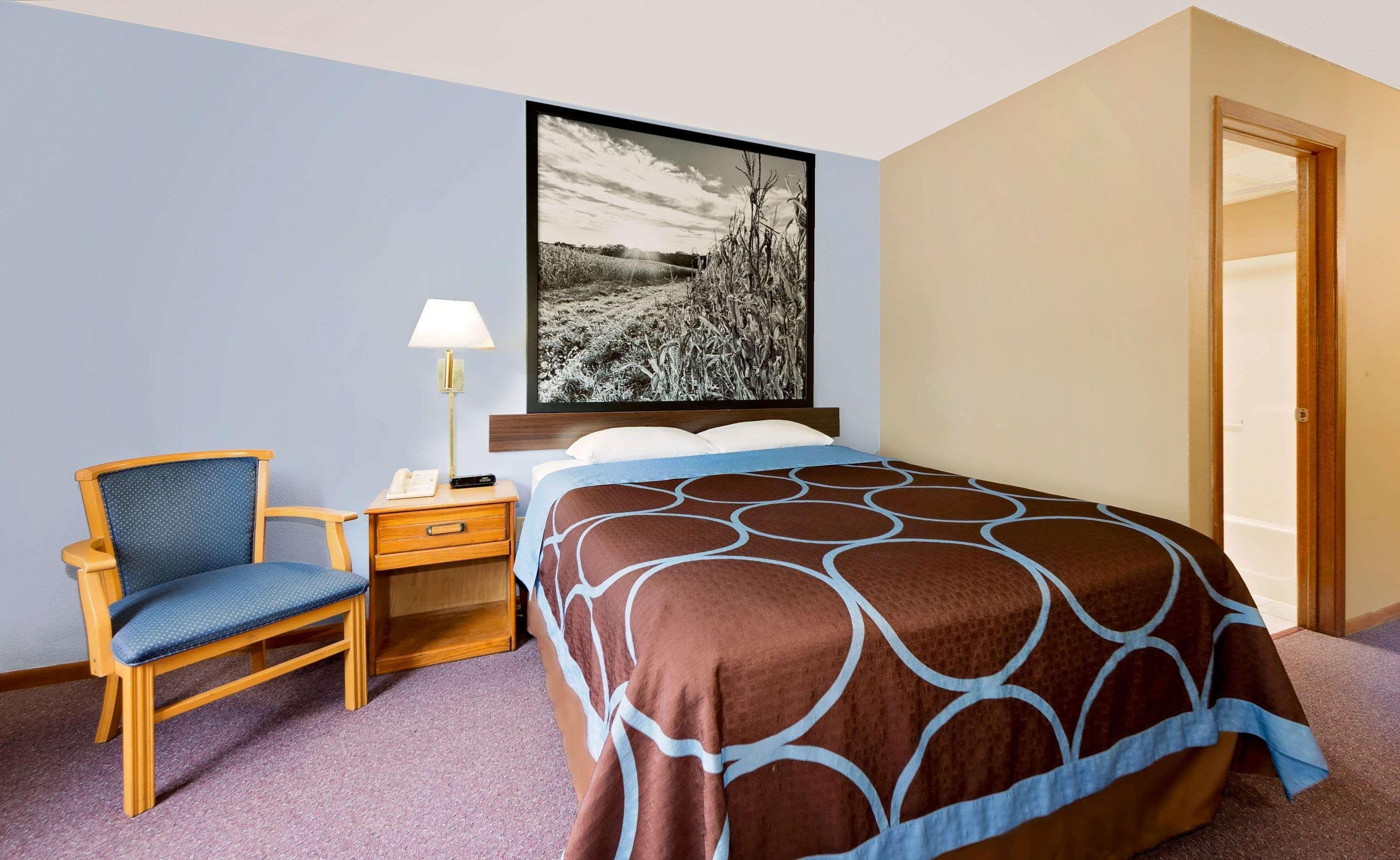 ซูเปอร์ 8 บาย วินด์แฮม ชาริตัน Hotel Chariton ภายนอก รูปภาพ