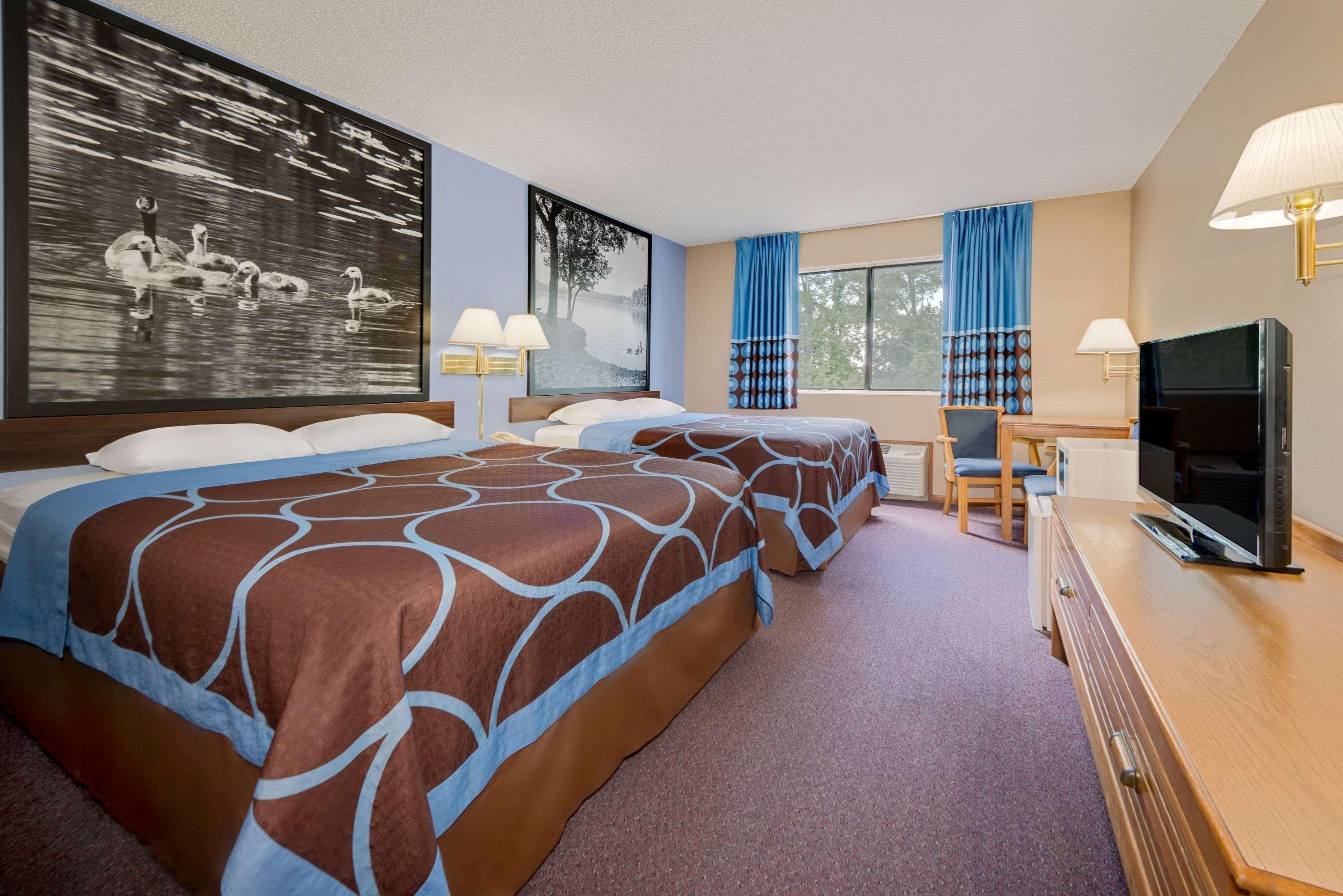 ซูเปอร์ 8 บาย วินด์แฮม ชาริตัน Hotel Chariton ภายนอก รูปภาพ