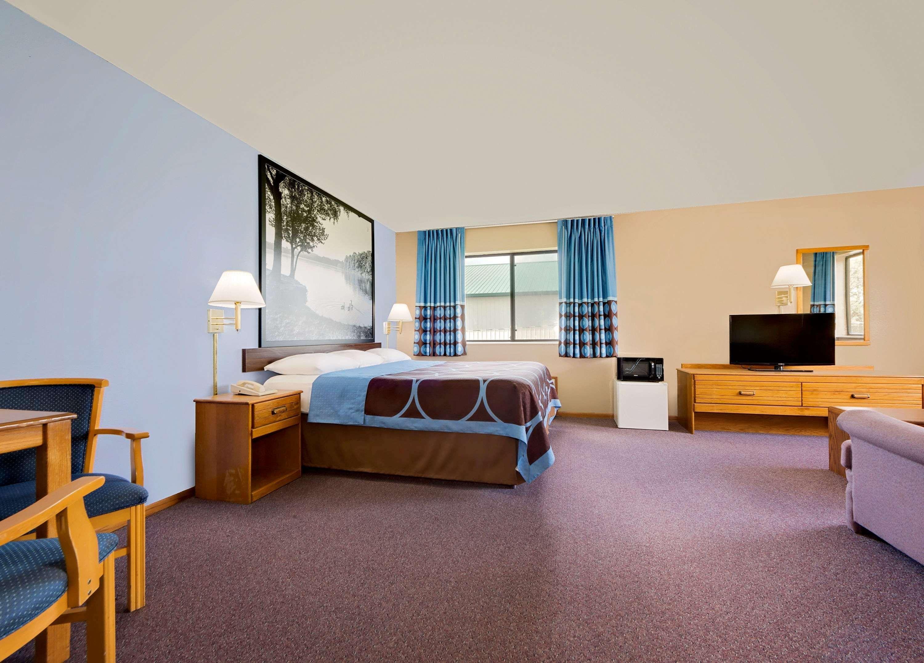 ซูเปอร์ 8 บาย วินด์แฮม ชาริตัน Hotel Chariton ภายนอก รูปภาพ
