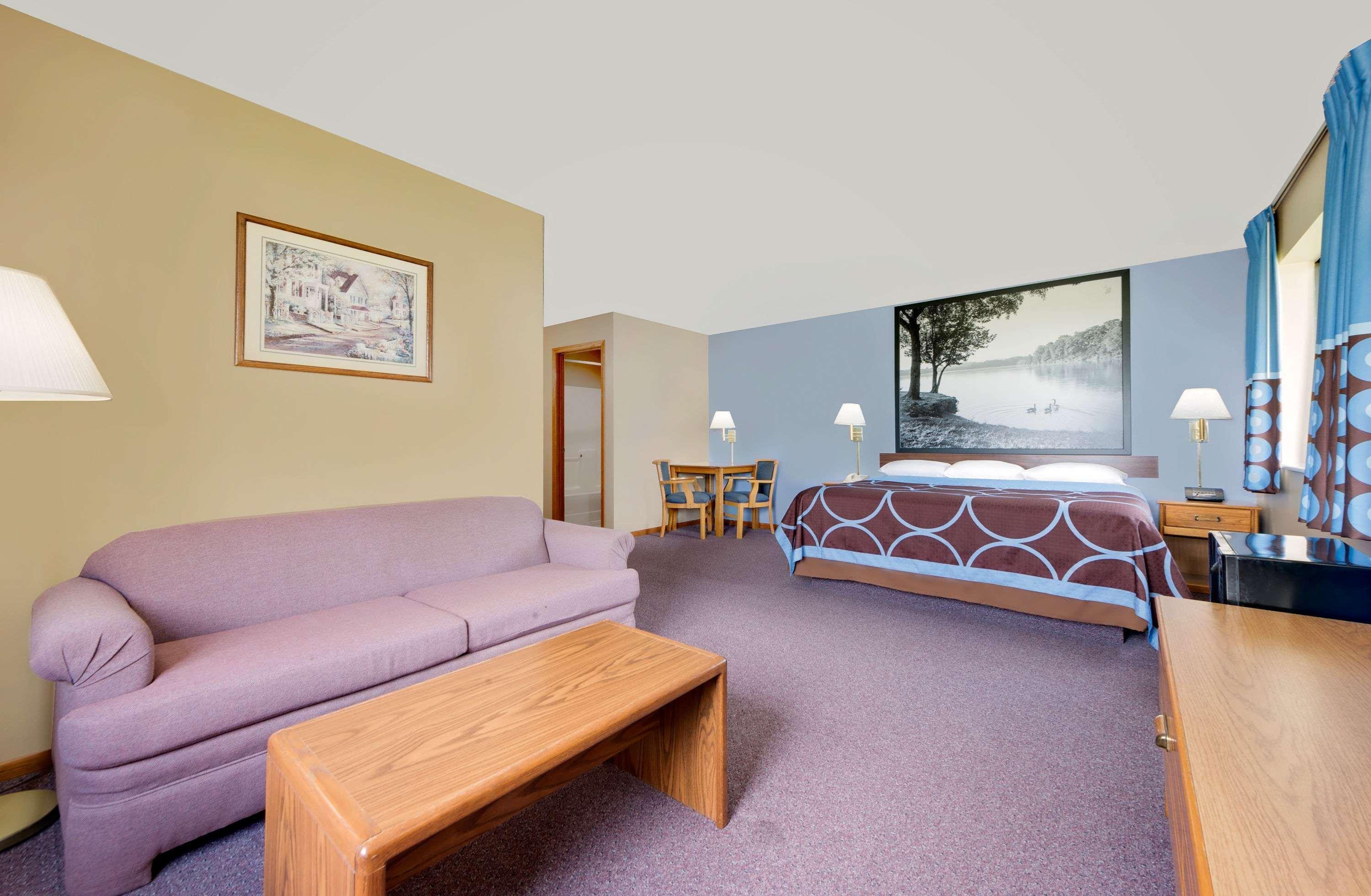 ซูเปอร์ 8 บาย วินด์แฮม ชาริตัน Hotel Chariton ภายนอก รูปภาพ