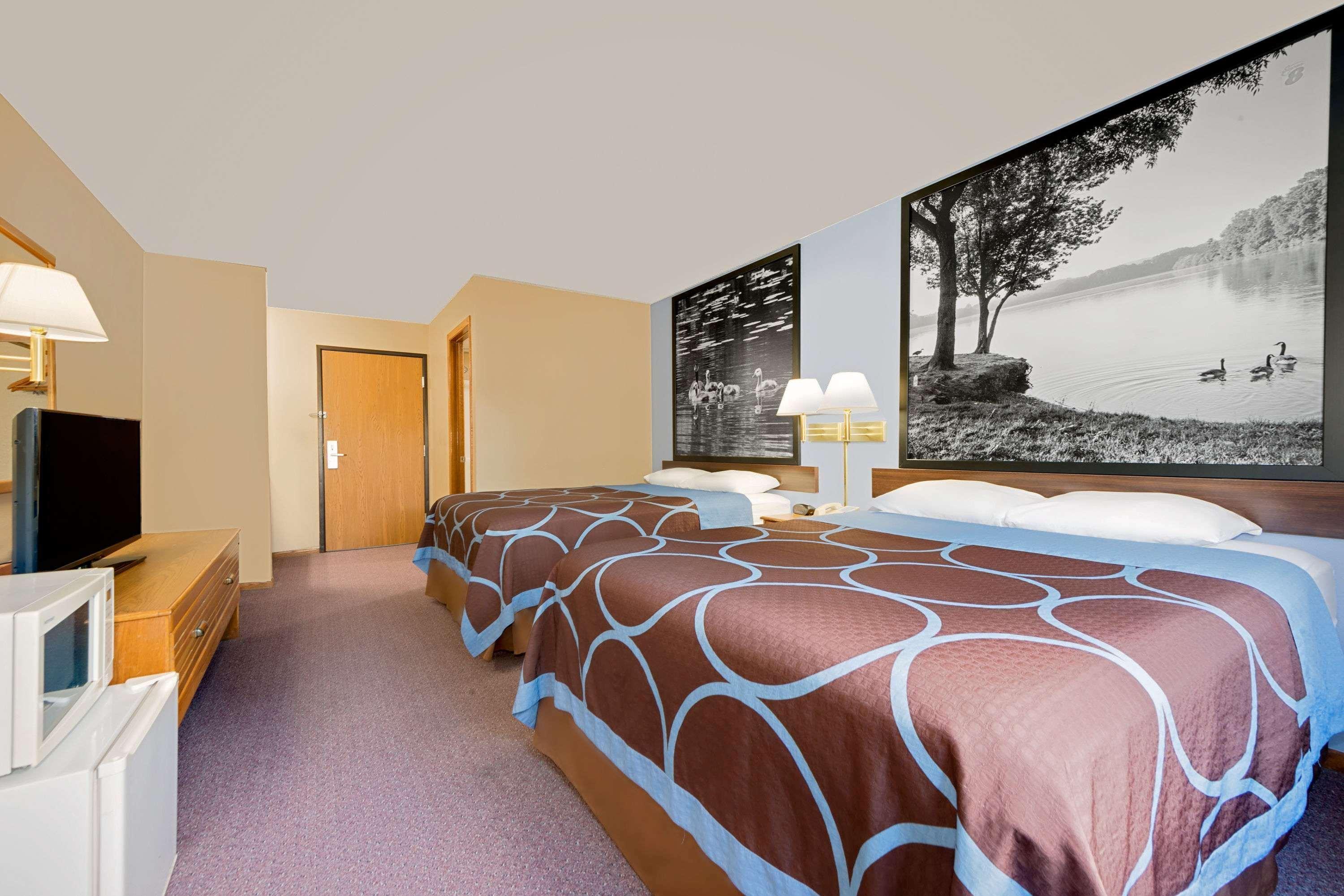 ซูเปอร์ 8 บาย วินด์แฮม ชาริตัน Hotel Chariton ภายนอก รูปภาพ