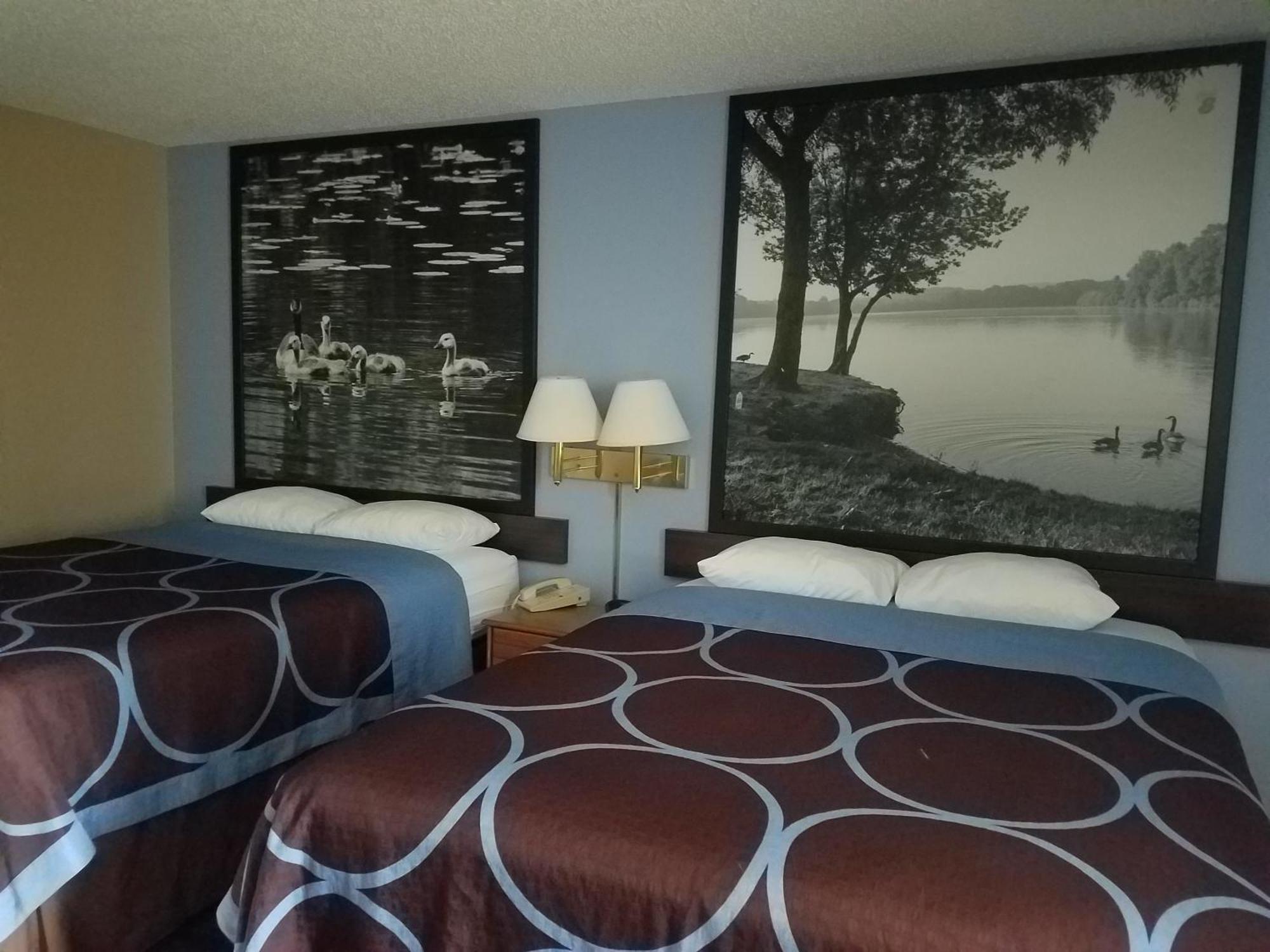 ซูเปอร์ 8 บาย วินด์แฮม ชาริตัน Hotel Chariton ภายนอก รูปภาพ